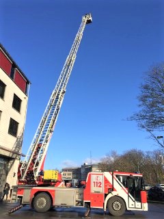 Hoch hinaus mit der Drehleiter des Feuerwehrwagens